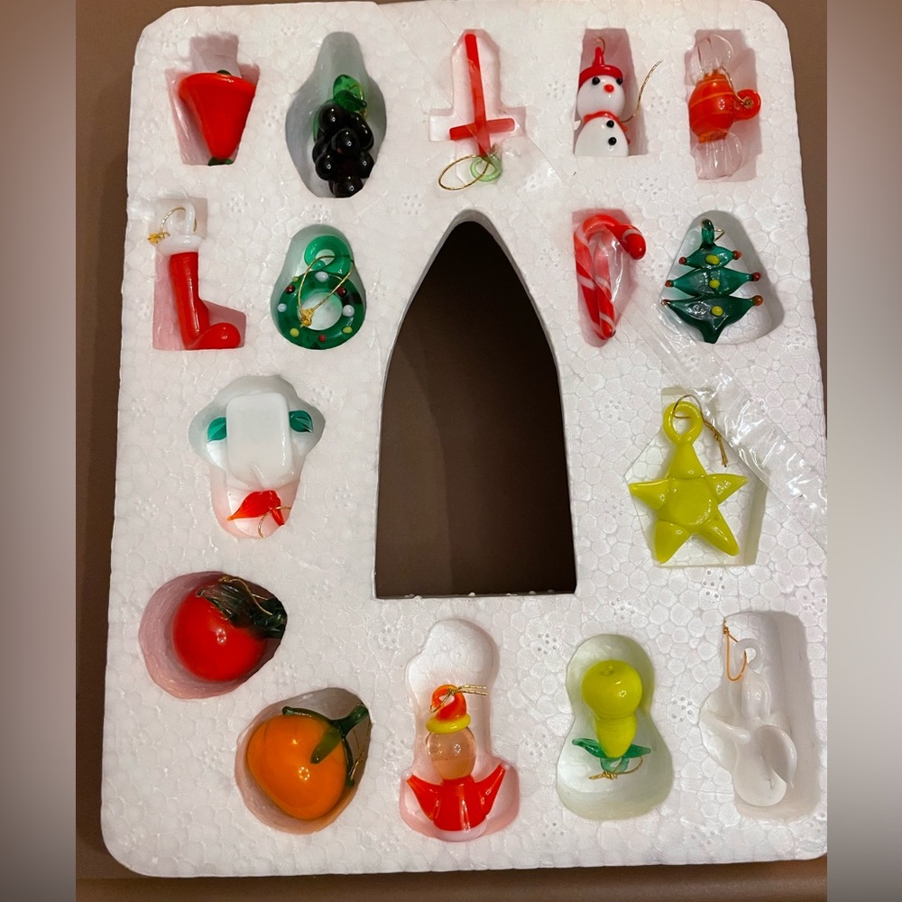 Glass Christmas Tree with Yellow Star - Picture 2 of 7